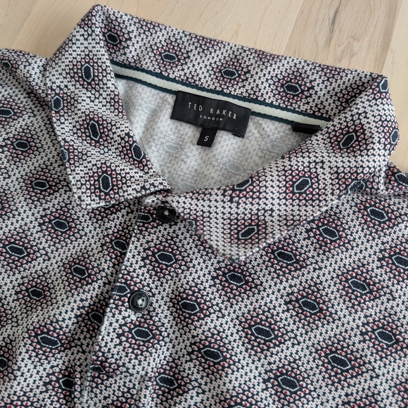 🇬🇧TED BAKER Blue, Red and White Polo Shirt with Intricate Design - Picture 2 of 11